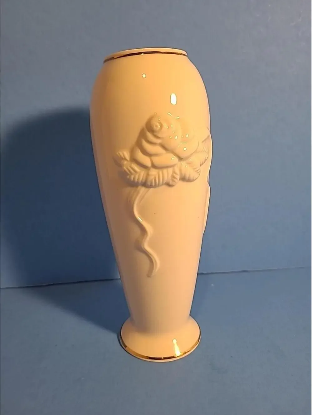 Lenox Rose Blossom Porcelain Bud Vase w/Embossed Roses & 24 kt Gold Trim 7.5 in